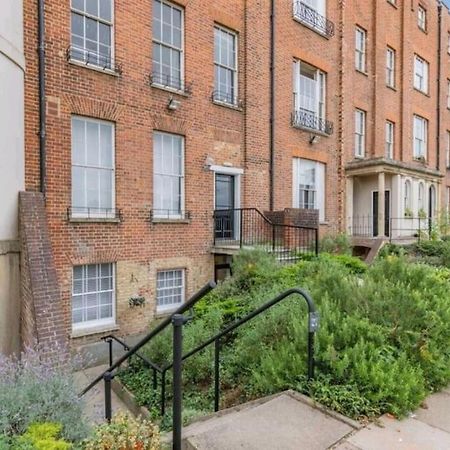 St Marg'S Hideaway; Grade II Listed Luxury Apartment In The Heart Of Cheltenham - Gateway To The Cotswolds! Sleeps 4 - Outdoor Seating And Free Private Parking! Екстер'єр фото