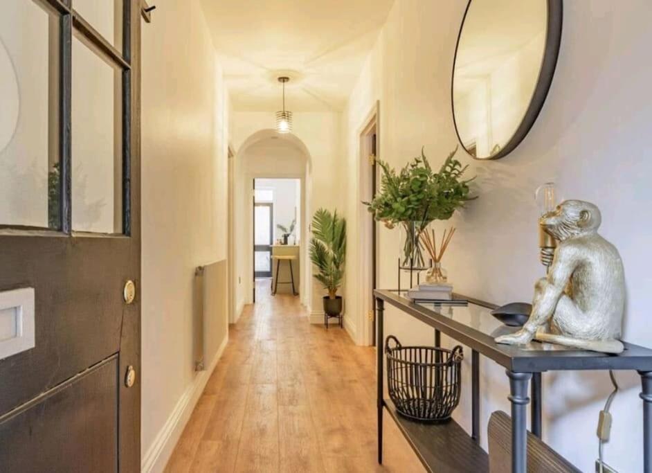 St Marg'S Hideaway; Grade II Listed Luxury Apartment In The Heart Of Cheltenham - Gateway To The Cotswolds! Sleeps 4 - Outdoor Seating And Free Private Parking! Екстер'єр фото