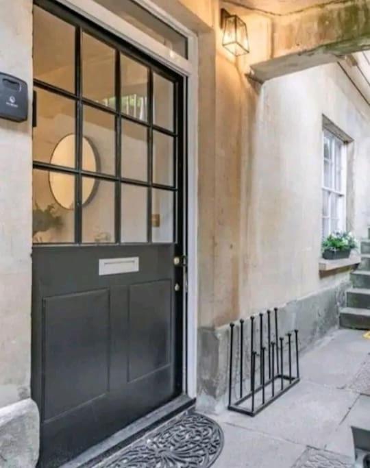 St Marg'S Hideaway; Grade II Listed Luxury Apartment In The Heart Of Cheltenham - Gateway To The Cotswolds! Sleeps 4 - Outdoor Seating And Free Private Parking! Екстер'єр фото